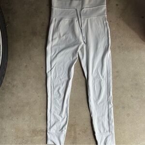 Vuori Daily Legging in Light Grey